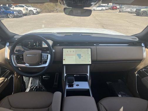2025 Land Rover Range Rover P550e SE