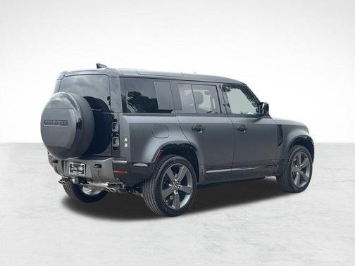 2025 Land Rover Defender 110 V8