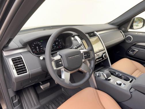 Santorini Black 2026 Land Rover Discovery Gemini Edition