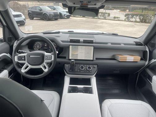 2025 Land Rover Defender 110 P400 X-Dynamic SE