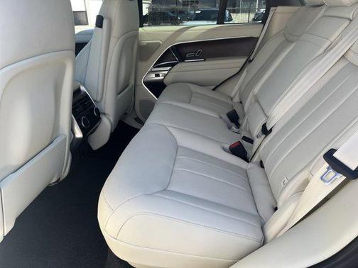 2025 Land Rover Range Rover P530 SE