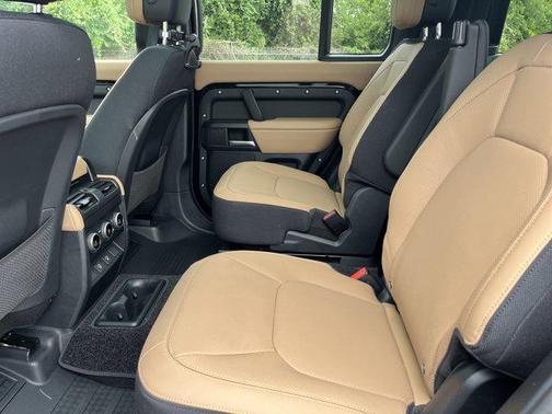 2025 Land Rover Defender V8