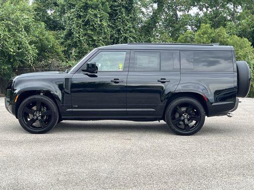 2025 Land Rover Defender V8