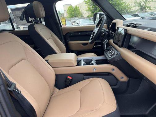 2025 Land Rover Defender V8