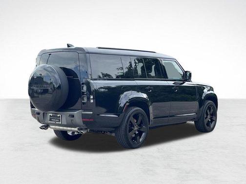 2025 Land Rover Defender V8