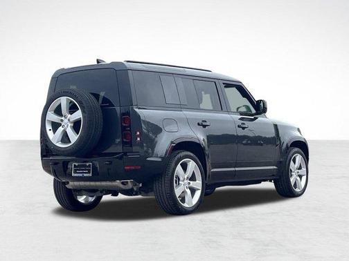 2025 Land Rover Defender 110 P400 X-Dynamic SE