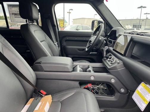 2025 Land Rover Defender 110 P400 X-Dynamic SE