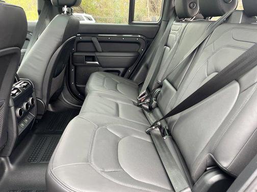 2025 Land Rover Defender 110 P400 X-Dynamic SE