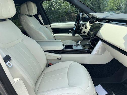 2025 Land Rover Range Rover P550e Autobiography