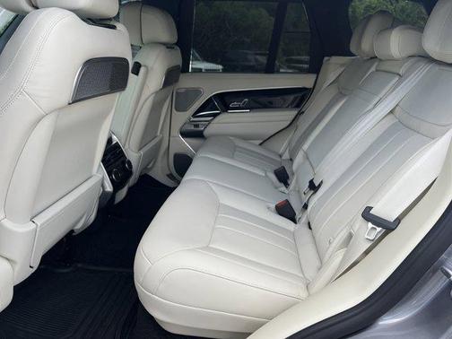 2025 Land Rover Range Rover P550e Autobiography