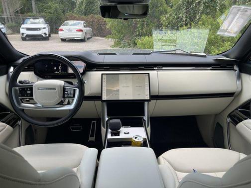 2025 Land Rover Range Rover P550e Autobiography