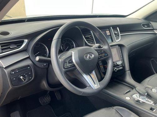 2022 INFINITI QX50 LUXE