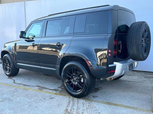 2025 Land Rover Defender 110 P300