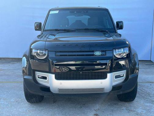 2025 Land Rover Defender 110 P300