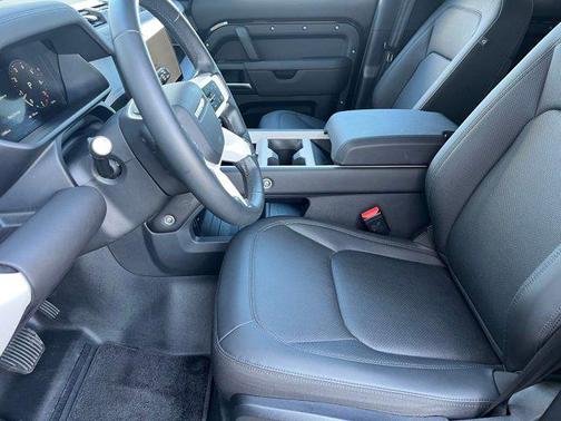 2025 Land Rover Defender 110 P300