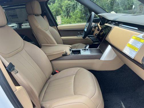 2025 Land Rover Range Rover P530 SE 7 Seat
