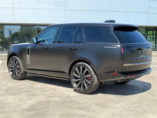 Obsidian Black SV Bespoke Ultra Metallic Satin 2026 Land Rover Range Rover P615 SV