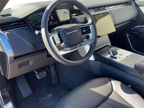 2026 Land Rover Range Rover P530 SE 7 Seat