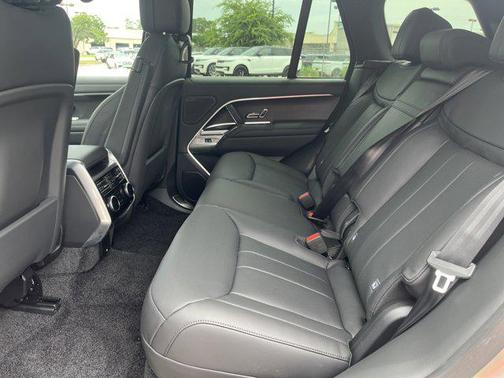 2025 Land Rover Range Rover P530 SE