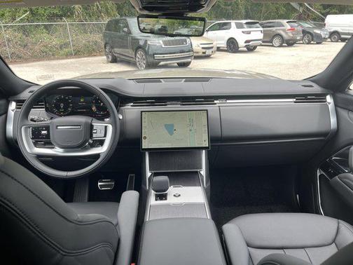 2025 Land Rover Range Rover P530 SE