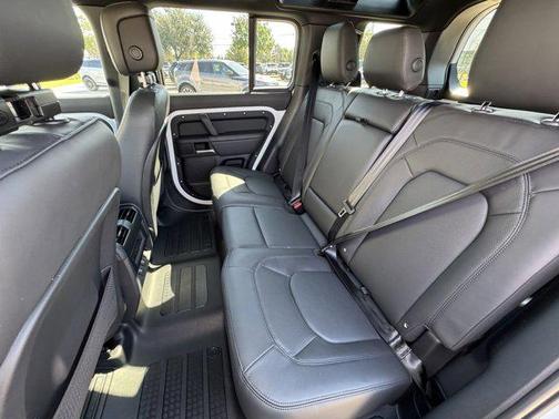 2025 Land Rover Defender X-Dynamic SE