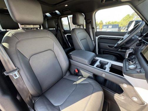 2025 Land Rover Defender X-Dynamic SE