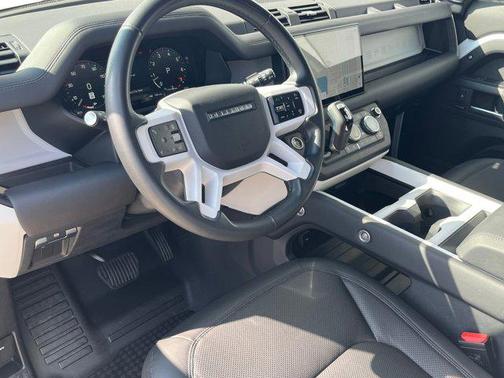 2025 Land Rover Defender 110 P300