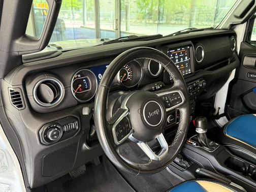Bright White Clearcoat 2021 Jeep Gladiator Overland