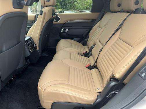 2025 Land Rover Discovery P360 Metropolitan Edition