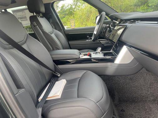 2025 Land Rover Range Rover P530 SE