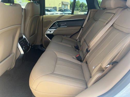 2025 Land Rover Range Rover P530 SE