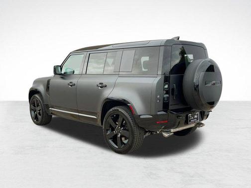 2026 Land Rover Defender 110 V8