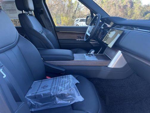 2025 Land Rover Range Rover P400 SE