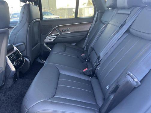 2025 Land Rover Range Rover P400 SE