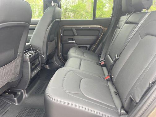 2025 Land Rover Defender 110 P400 X-Dynamic SE