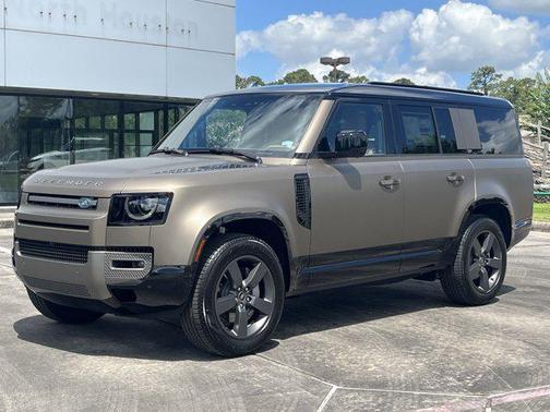 2025 Land Rover Defender 130 P400 X-Dynamic SE