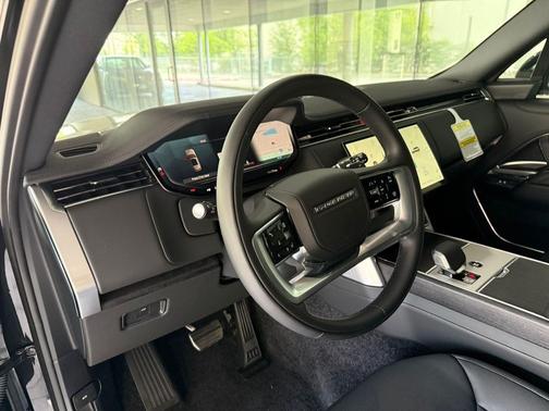 Santorini Black 2026 Land Rover Range Rover P530 SE