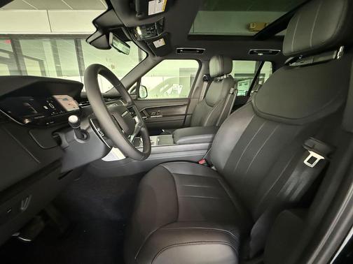 Santorini Black 2026 Land Rover Range Rover P530 SE