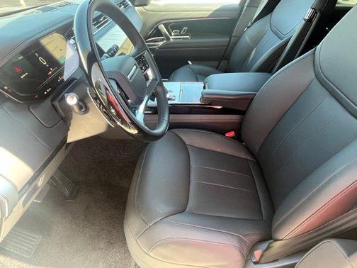 2025 Land Rover Range Rover P400 SE 7 Seat
