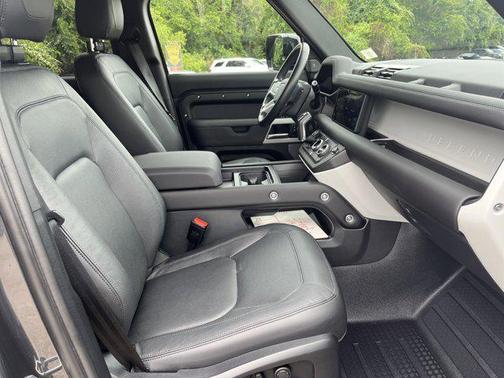 2024 Land Rover Defender 110 P300