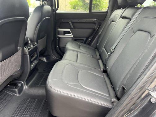 2024 Land Rover Defender 110 P300