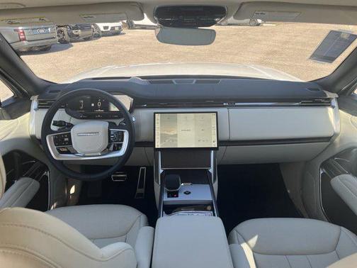 2025 Land Rover Range Rover P530 SE