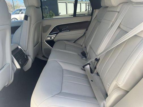 2025 Land Rover Range Rover P530 SE