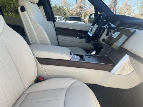 2025 Land Rover Range Rover P530 SE
