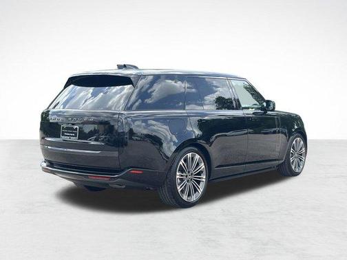 2025 Land Rover Range Rover P400 SE 7 Seat