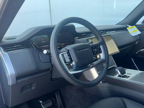 2025 Land Rover Range Rover P530 SE 7 Seat