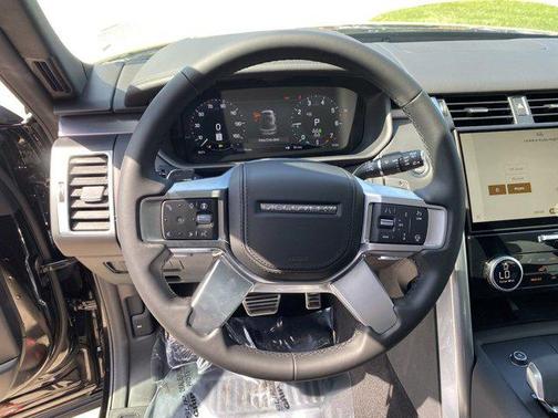 2024 Land Rover Discovery P360 Metropolitan Edition