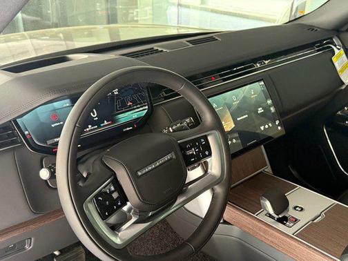 2026 Land Rover Range Rover P530 SE 7 Seat