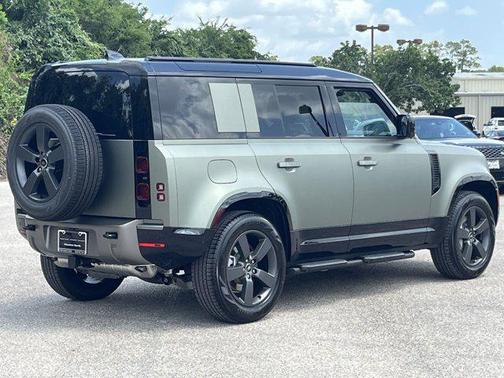 2025 Land Rover Defender 110 P400 X-Dynamic SE