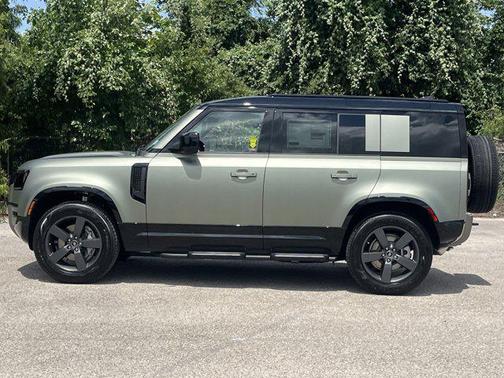 2025 Land Rover Defender 110 P400 X-Dynamic SE